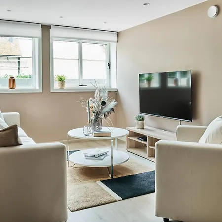 Queen's Cave By Staysville Апартаменты