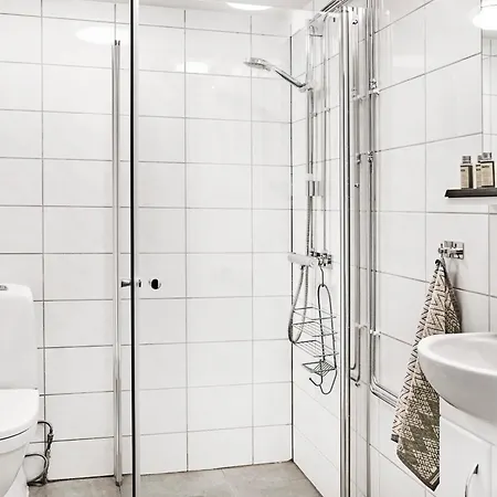 Queen's Cave By Staysville Ставангер