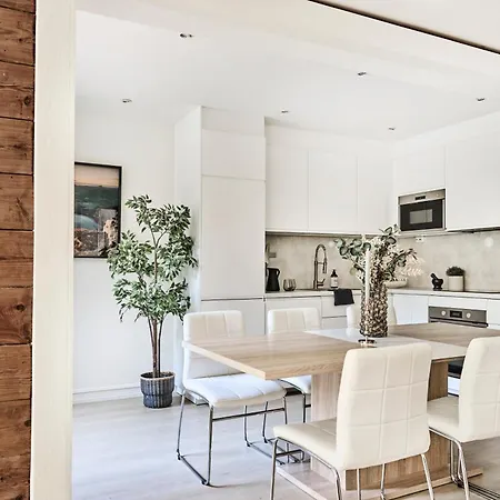 Queen's Cave By Staysville * Stavanger