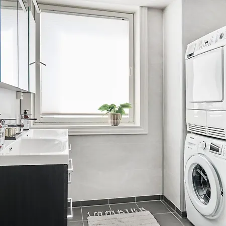 Queen's Cave By Staysville Ставангер