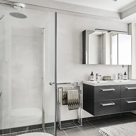 Queen's Cave By Staysville Ставангер