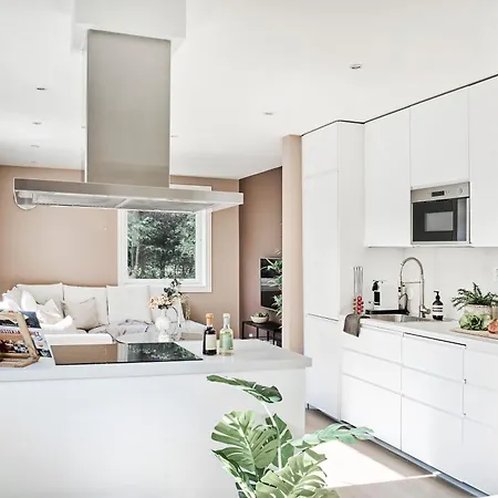 Queen's Cave By Staysville Stavanger