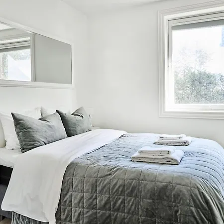 Queen's Cave By Staysville