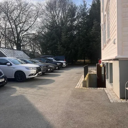 Queen's Cave By Staysville