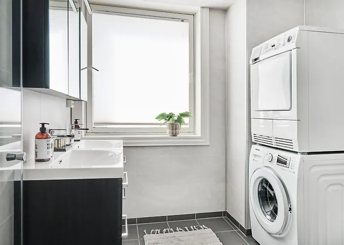 Queen's Cave By Staysville סטוונגר