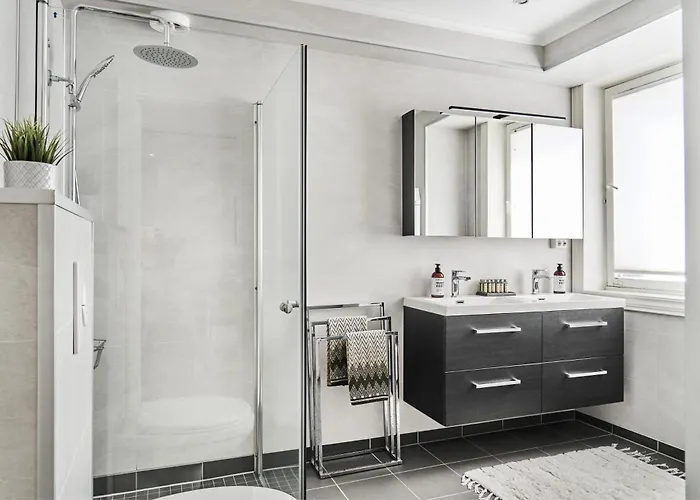 Queen's Cave By Staysville סטוונגר