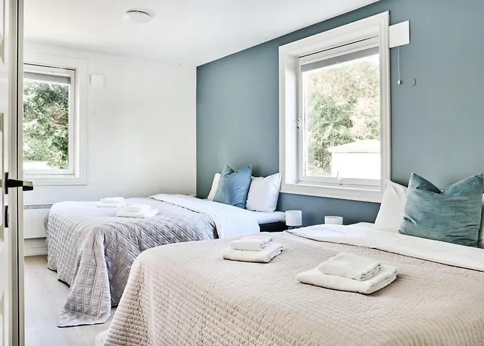 Queen's Cave By Staysville * סטוונגר