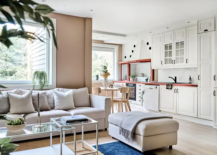 Queen's Cave By Staysville * סטוונגר