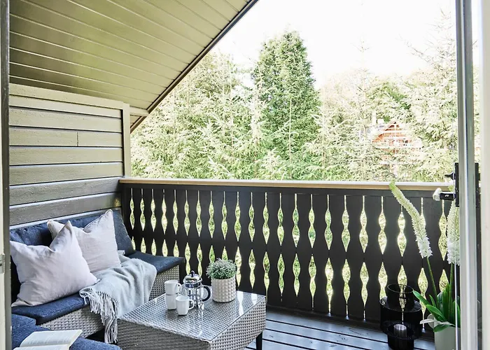 Queen's Cave By Staysville * סטוונגר