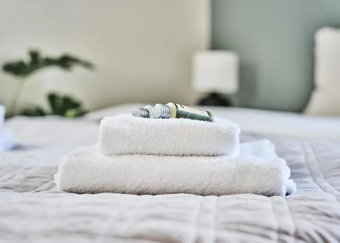 Queen's Cave By Staysville