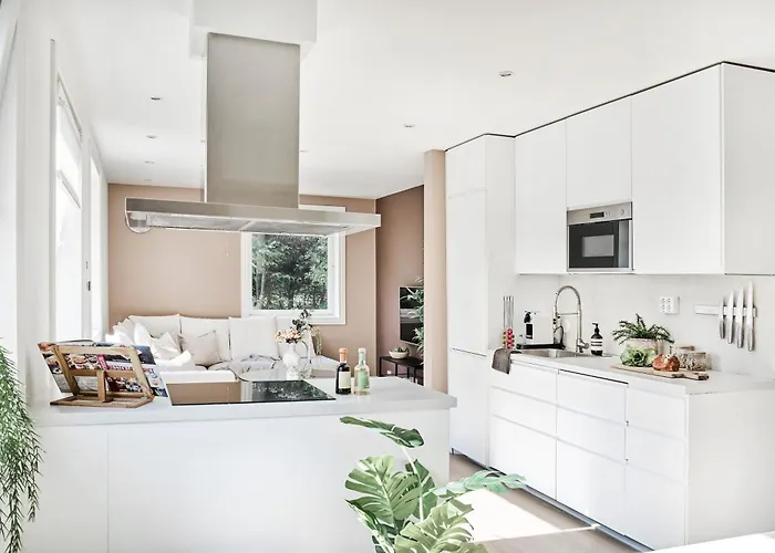 Queen's Cave By Staysville סטוונגר