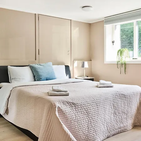 Queen's Cave By Staysville * ستافانجر