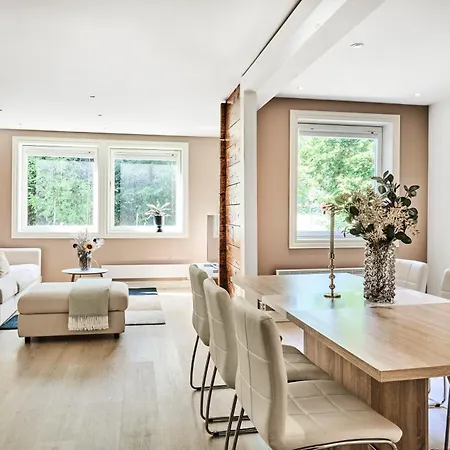 Queen's Cave By Staysville Apartment