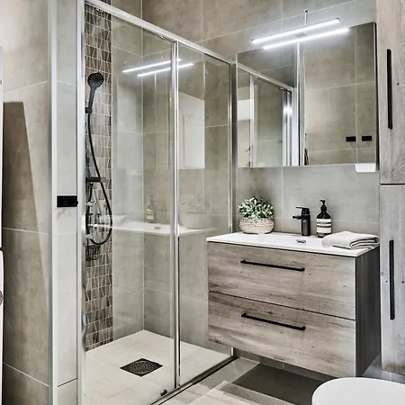 Queen's Cave By Staysville ستافانجر