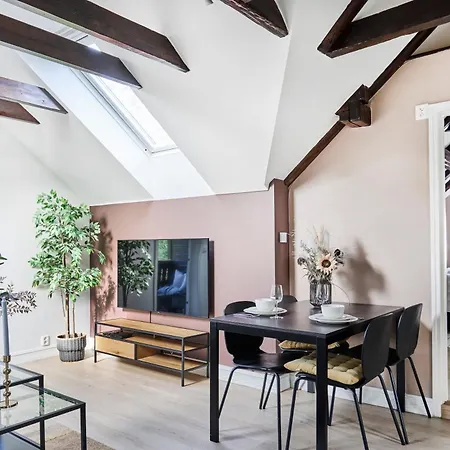 Queen's Cave By Staysville Apartment *